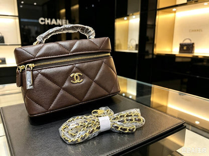 Chanel
100 dhs🇦🇪🇦🇪
With box

Zain07
♥️♥️♥️