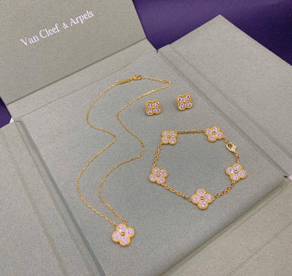 SET VCA
MASTER QUALITY 
NECKLACE BRACELET EARRINGS 
170 DHS🇦🇪🇦🇪 ✨💫

JUST BRACELET 
70 DHS🇦🇪🇦🇪✨💫

Zain89
♥️♥️♥️