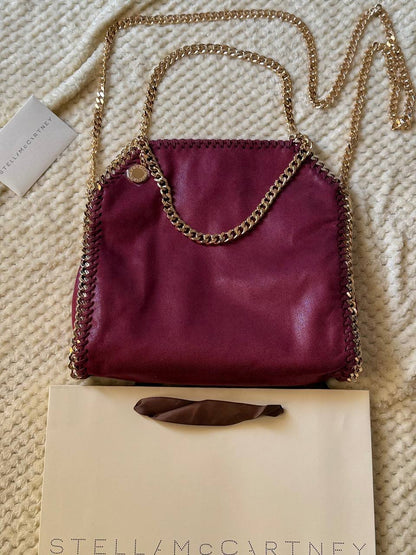 STELLA McCARTNEY
25cm
350 dhs🪙🌨️
Top quality

Zain167
♥️♥️♥️