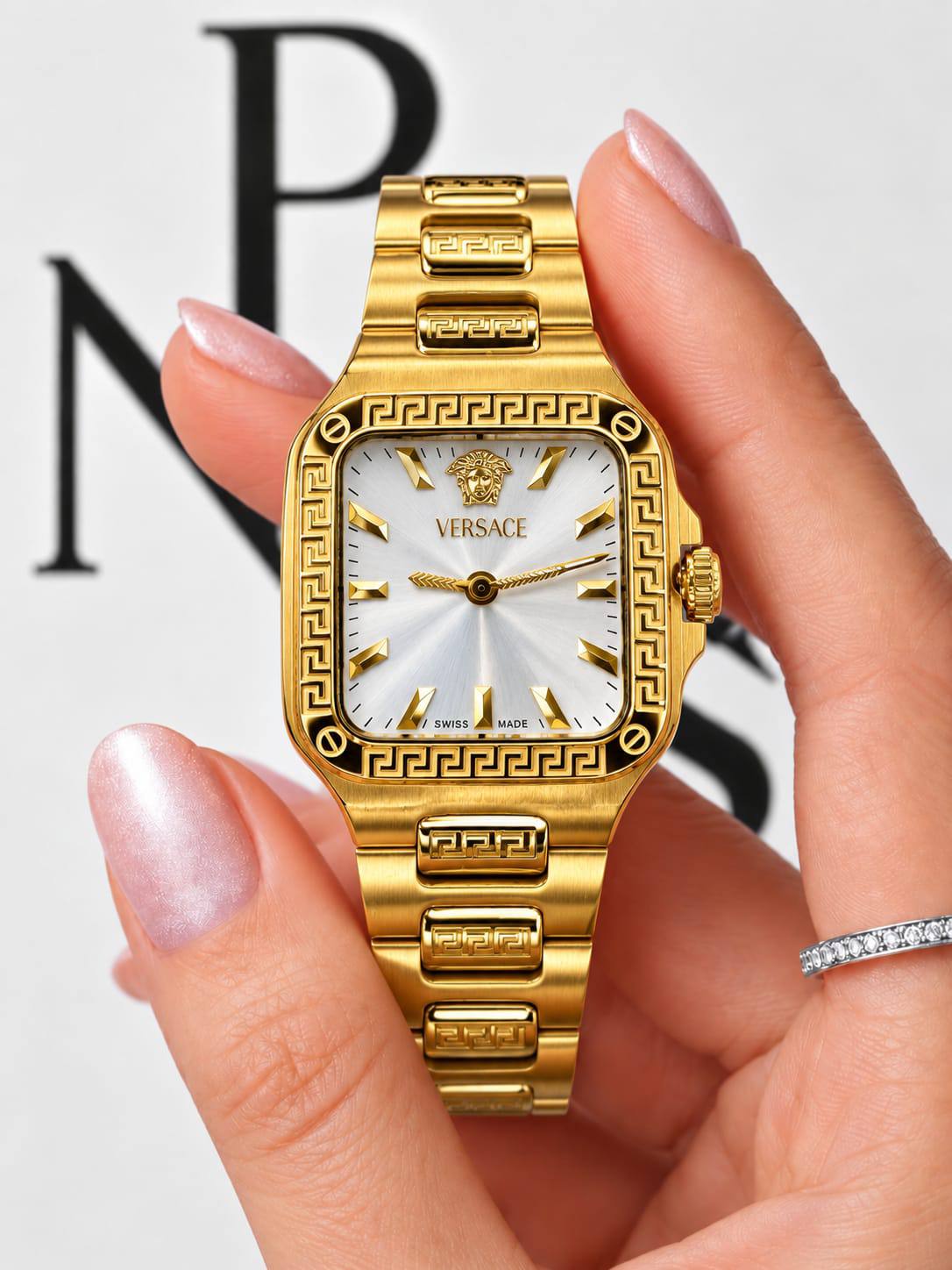 Versace 

watch for ladies 

good quality
280 dhs🇦🇪🇦🇪🇦🇪

Zain59
♥️♥️♥️