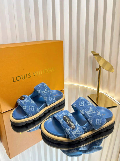 LV SLIPPER 
GOOD QUALITY 
110 dhs🪙🌨️
Size 36 TO 41

Zain40
♥️♥️♥️