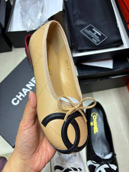 Chanel 

36-41,

150 dhs🇦🇪🇦🇪🇦🇪

Zain145
♥️♥️♥️