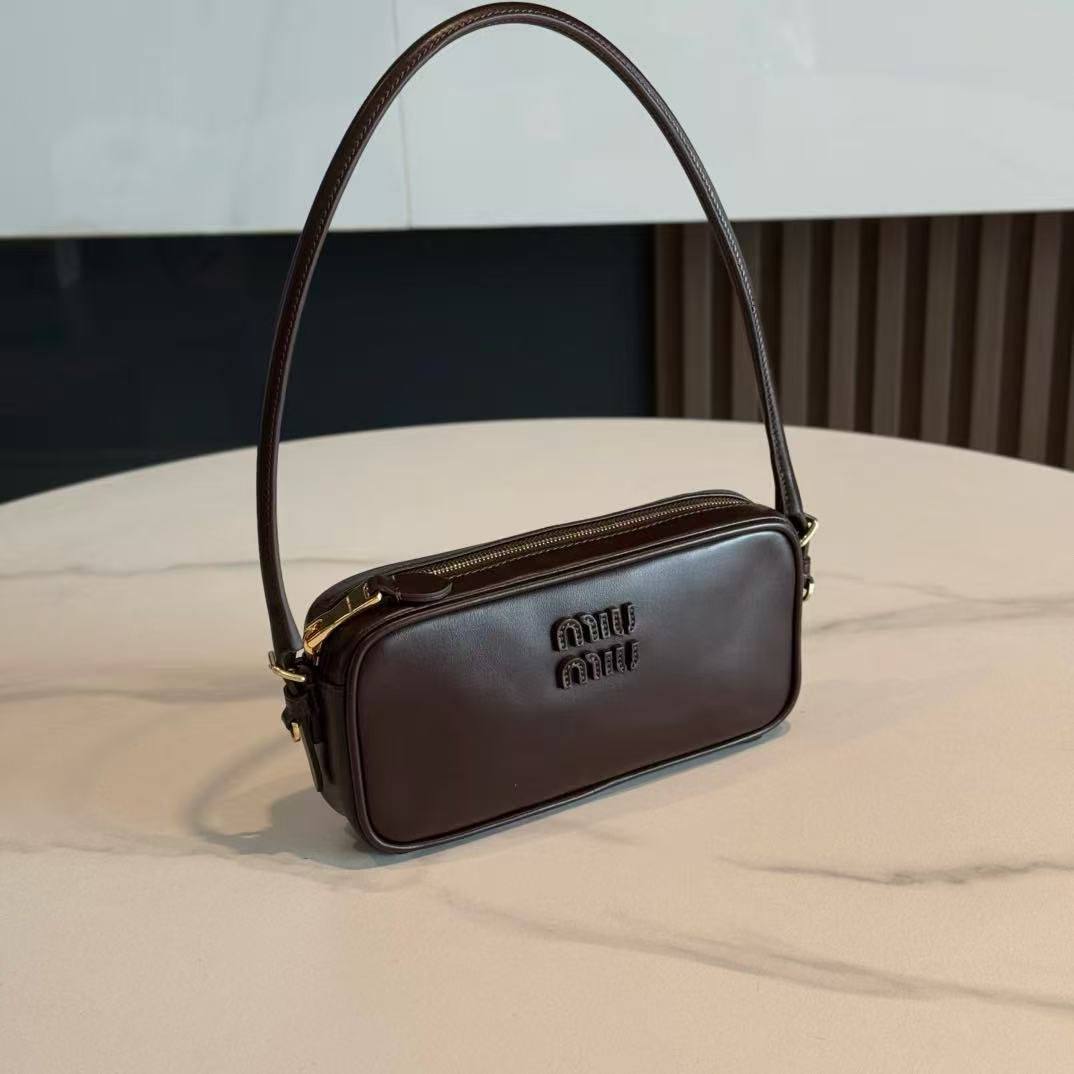 *Miu Miu leather mini bag✅*
*Size 20 cm*
For Price 👇 WTSP Text Zain 0568585901

Zain274
♥️♥️♥️