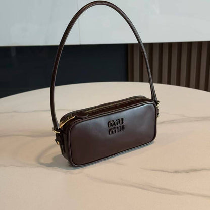 *Miu Miu leather mini bag✅*
*Size 20 cm*
For Price 👇 WTSP Text Zain 0568585901

Zain274
♥️♥️♥️