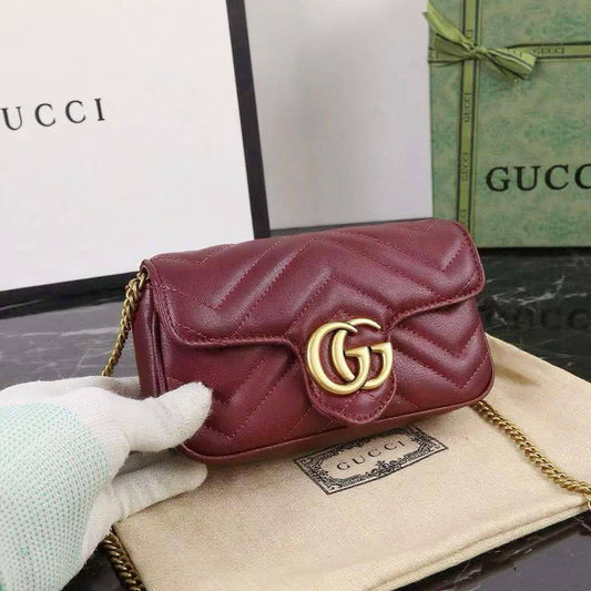 GUCCI MARMONT MINI SIZE 
GOOD QUALITY 

WITH BOX 
🎁🎁🎁

90 dhs🪙🖤

Zain39
♥️♥️♥️
