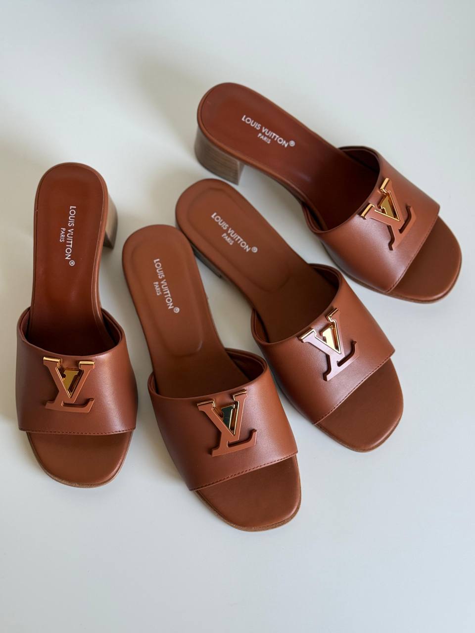 LV
AA Quality
𝗦𝗶𝘇𝗲 𝟯𝟲 𝘁𝗼 𝟰1 
450 dhs✅

Zain288
♥️♥️♥️