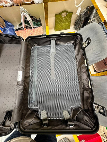Available ❤️
brand new Rimowa Cabin Suitcase featuring a protective cover and spinner wheels❣️
For Price 👇 WhatsApp✅
0568585901 
0507557372
0552275751 Owner Zain 👌

Zain71
♥️♥️♥️