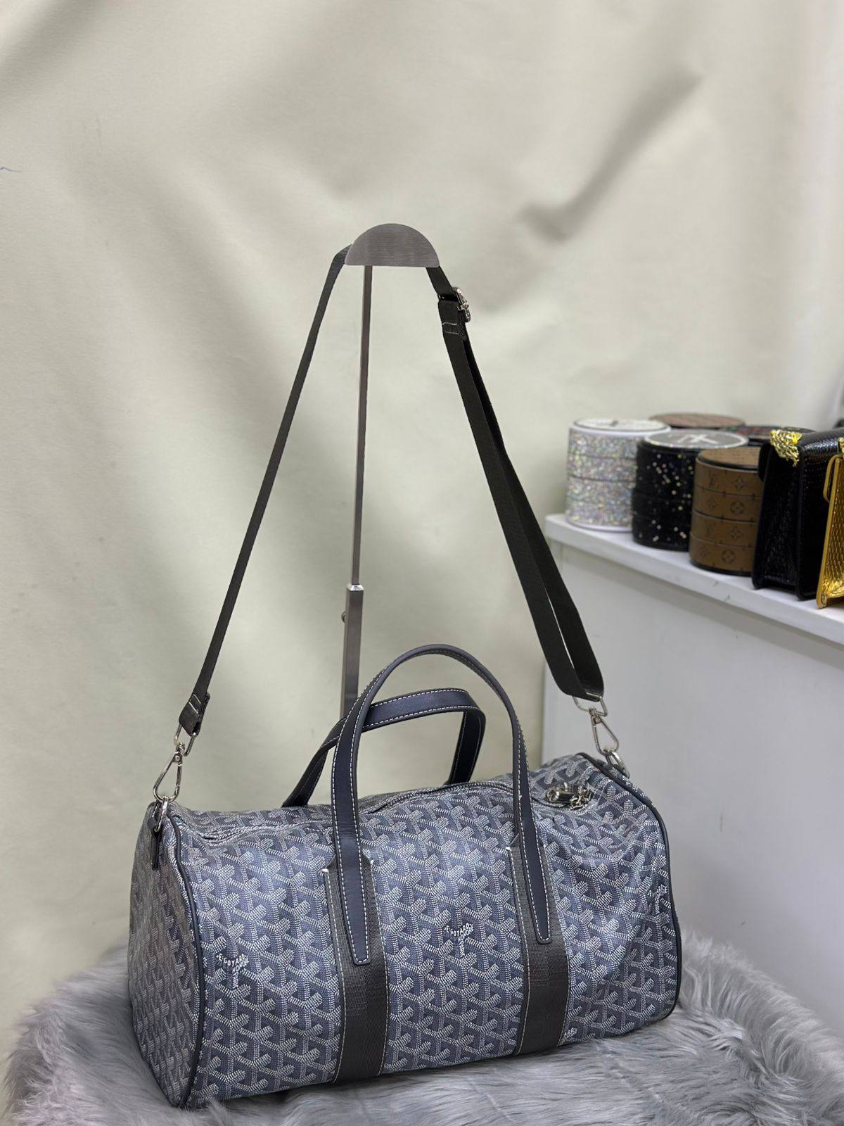 GOYARD Travel Bags
SIZE  ……… 40CM🥰
120 dhs🪙🌨️

Zain244
♥️♥️♥️