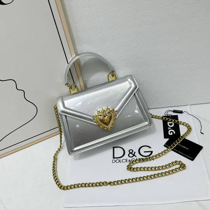 D&G
good quality 
with box 
100 dhs🇦🇪🇦🇪

Zain295
♥️♥️♥️