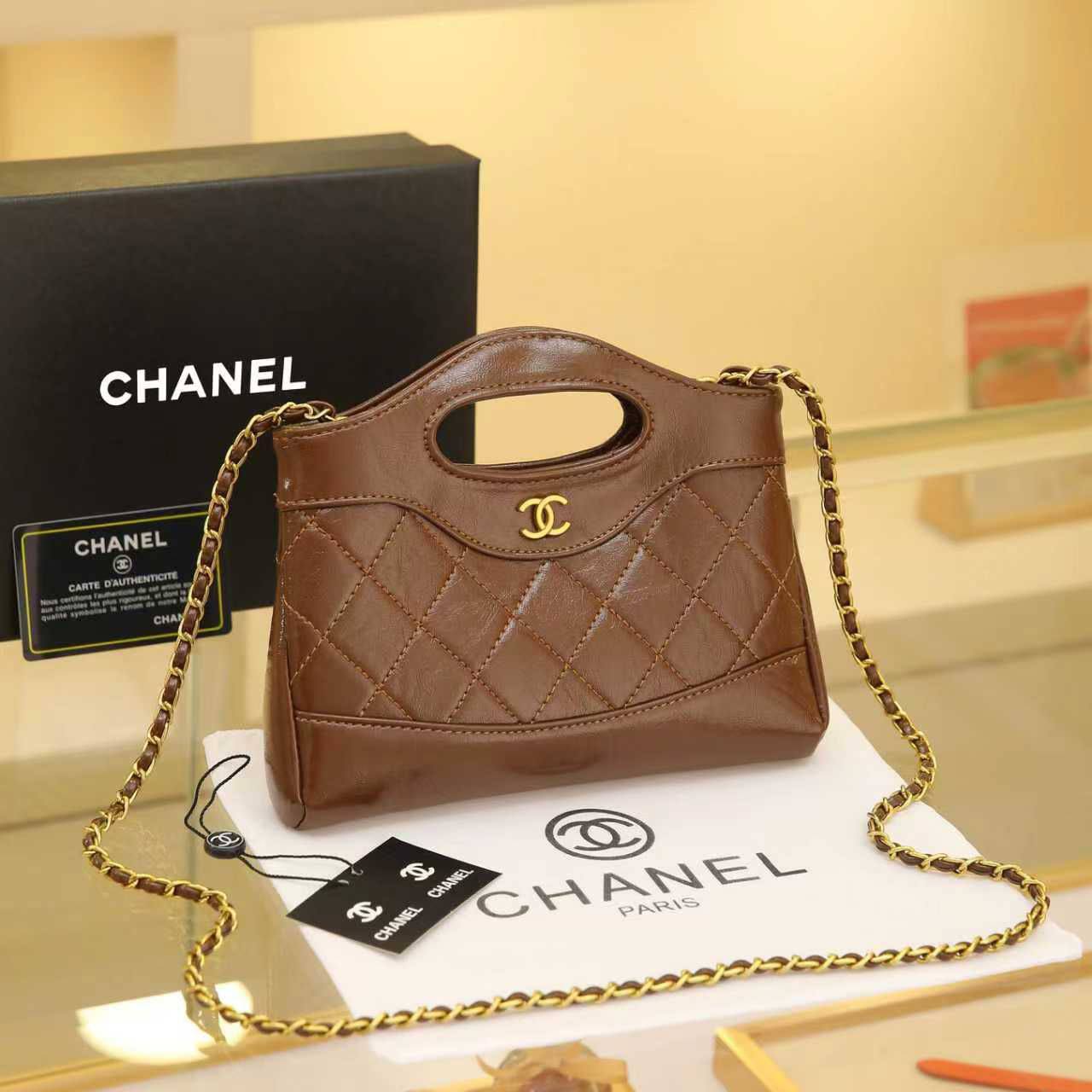 Chanel
90 dhs✅

with box
🎁🎁🎁

Zain143
♥️♥️♥️
