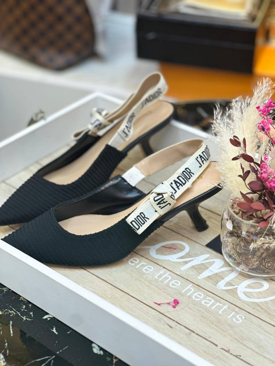 DIOR 
☘️ *SIZE  36  to 41 ☘️                                                                                                       
280 dhs🇦🇪

Zain224
♥️♥️♥️