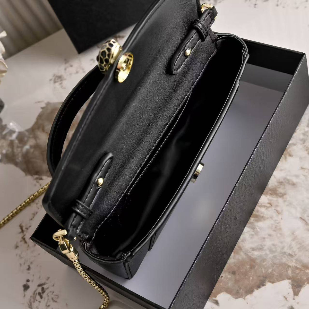 Bvlgari 
100 dhs🇦🇪🇦🇪

with box
size 19×5×9cm

Zain42
♥️♥️♥️