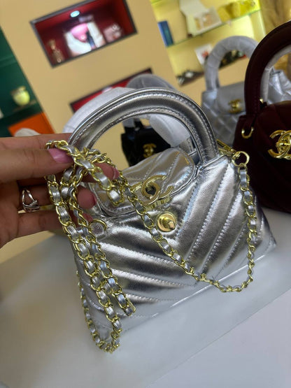 Chanel

100 dhs
With box

Zain72
♥️♥️♥️

Zc