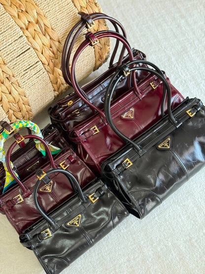PRADA
SUPER MASTER QUALITY 
SIZE:23cm 1100 dhs✅
SIZE:30cm 1250 dhs✅

Zain307
♥️♥️♥️