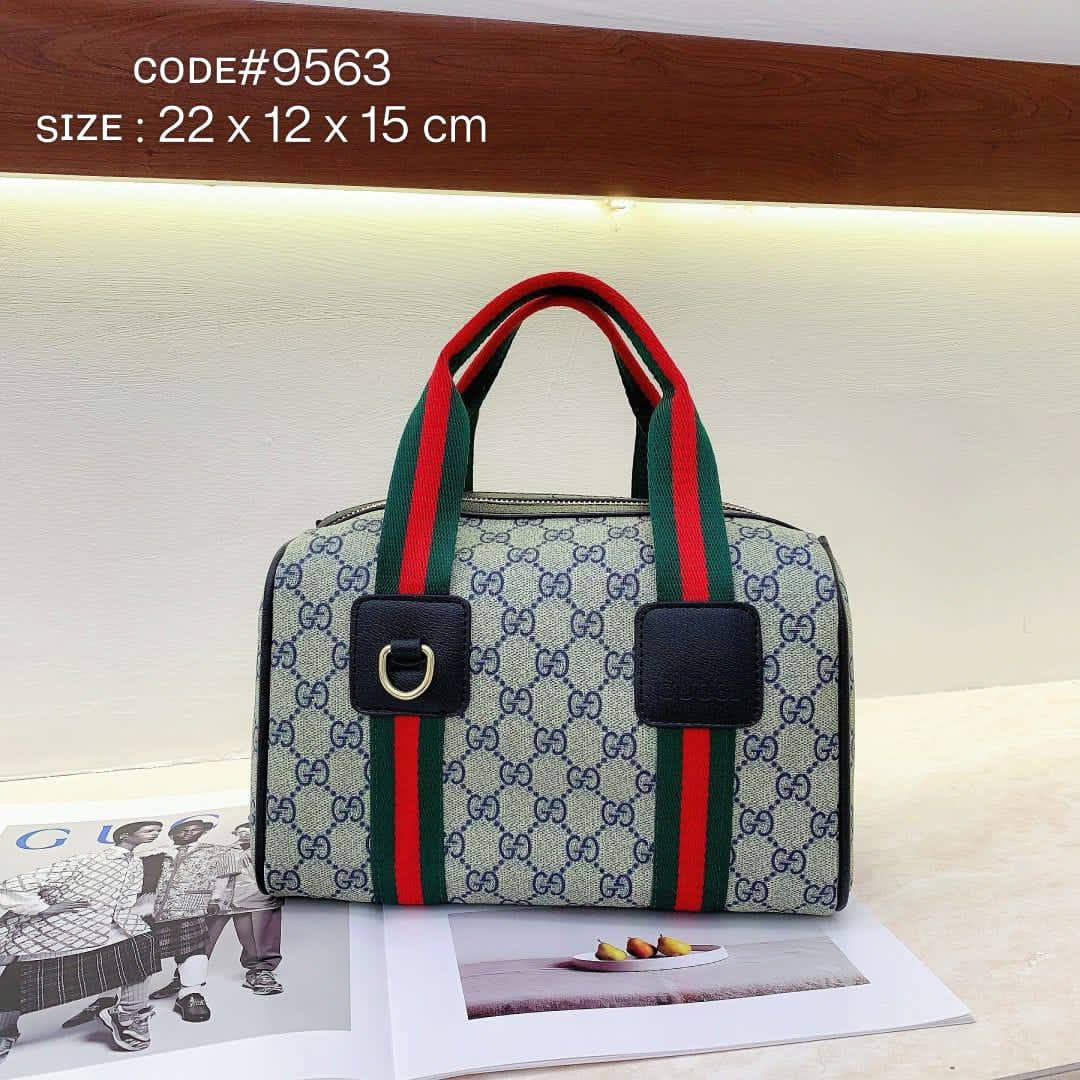 GUCCI ʜᴀɴᴅʙᴀɢ GG
ᴄᴀɴᴠᴀs ᴀɴᴅ ʟᴇᴀᴛʜᴇʀ ᴍᴀᴛᴇʀɪᴀʟ
ᴡɪᴛʜ ʟᴏɴɢ ʙᴇʟᴛ sᴛʀᴀᴘ
sɪᴢᴇ : 23 cm

75 dhs❣️

Zain31
♥️♥️♥️