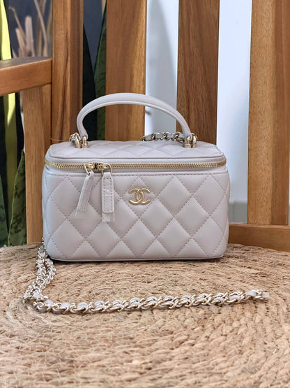 CHANEL 
Super Master Quality ⚡️
Original Packing 🎁
Size 17Cm📏
For Price 👇 WhatsApp✅
0568585901 
0507557372
0552275751 Owner Zain 👌

Zain321
♥️♥️♥️
