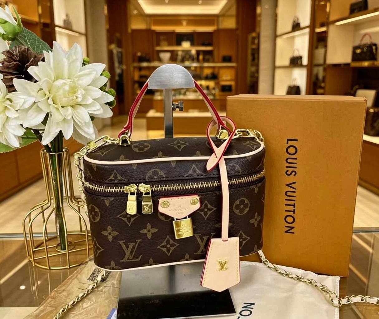 LV
95 dhs🇦🇪🇦🇪
with box

Zain07
♥️♥️♥️