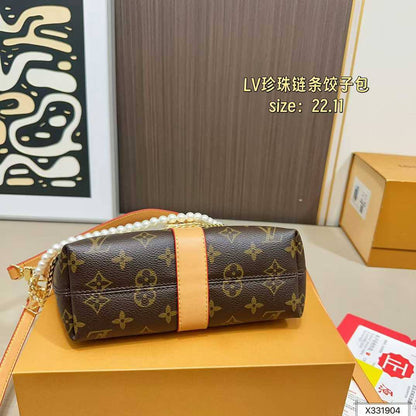 LV
110 dhs✅

with box
🎁🎁🎁

Zain203
♥️♥️♥️