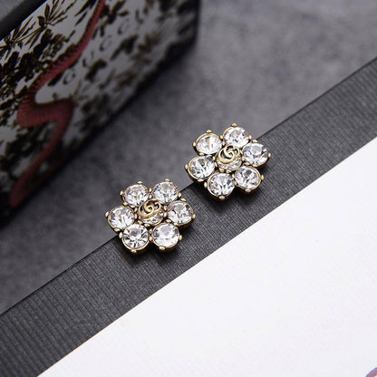 GUCCI EARRING
MASTER ✨💫
50 DHS💓
WITH BOX AND PAPER BAG🎁🛍️

Zain89
♥️♥️♥️