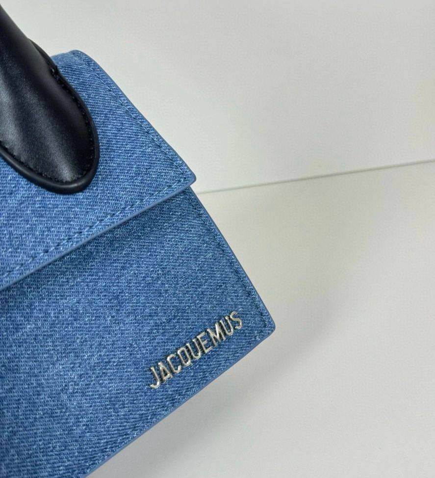JACQUEMUS
 HIGH QUALITY 
NEW CAME ,

WITH BOX 
🎁🎁🎁

110 dhs❣️

Zain39
♥️♥️♥️
