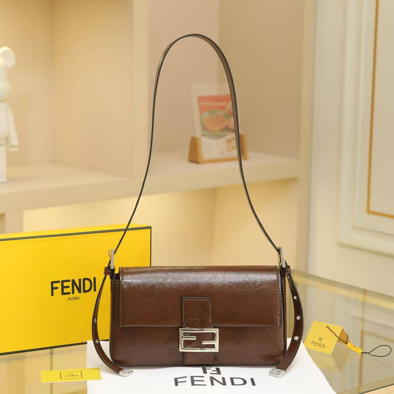 Fendi
GOOD QUALITY
110 dhs✅

Zain200
♥️♥️♥️