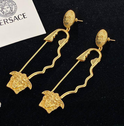 Versace Earrings 💎
Master quality 

*50* AED normal box 📦

Zain48
♥️♥️♥️