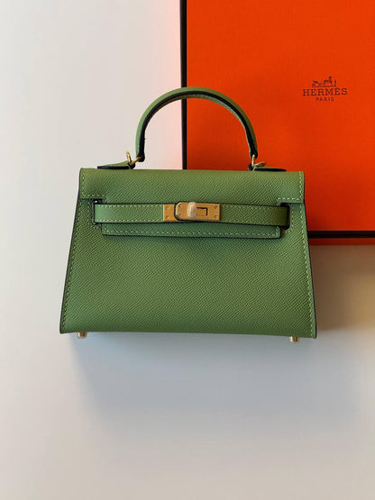Hermes
minikelly 19cm💕
master quality😍with box❤️
340 dhs❤️💚❤️💚

Zain52
💚❤️💚