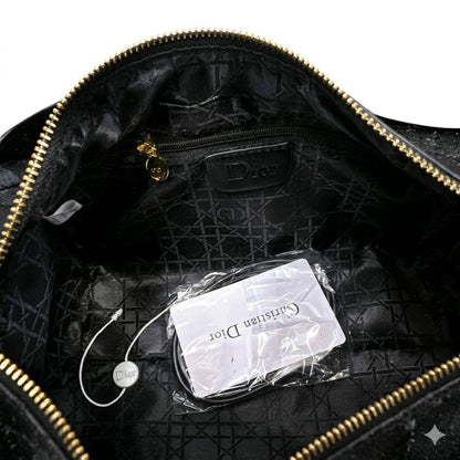 CHRISTIAN DIOR
ᴅ - ᴊᴏʏ ᴍɪᴄʀᴏ ʙᴀɢ
ǫᴜɪʟᴛᴇᴅ ʟᴀᴍʙsᴋɪɴ ʟᴇᴀᴛʜᴇʀ
ɢᴏʟᴅ ʜᴀʀᴅᴡᴀʀᴇ
ᴡɪᴛʜ ʟᴏɴɢ ʙᴇʟᴛ sᴛʀᴀᴘ
sɪᴢᴇ : 24 cm
ᴡɪᴛʜ BOX
🎁🎁🎁

120 dhs✅

Zain31
♥️♥️♥️