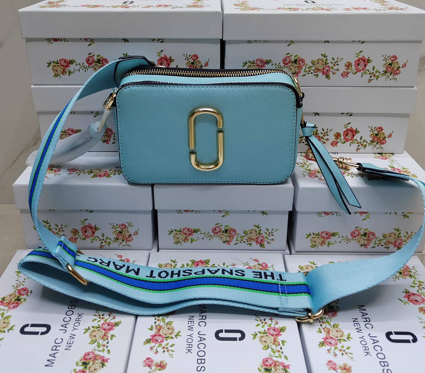 Marc Jacobs

withbox 
🎁🎁🎁

95 dhs💓

Zain143
♥️♥️♥️
