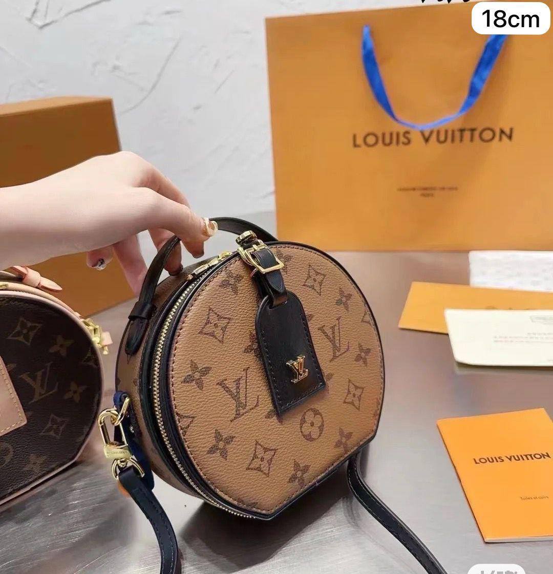 18🌹 LV petite boite 
1⃣️Frist quality +🎁
Size : 18 * 17 cm
85 dhs✅
with box🎁

Zain60
♥️♥️♥️