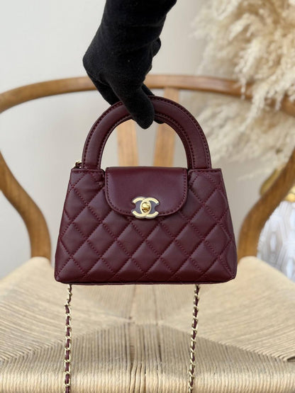 CHANEL
20cm
330 dhs✅
Top quality 
With box🎁

Zain167
♥️♥️♥️