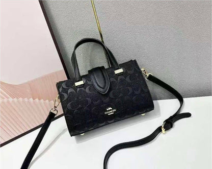 Coach - MK
95 dhs❣️
SIZE：22×9×14cm
good-quality 

with box
🎁🎁🎁

Zain35
Zain115
♥️♥️♥️