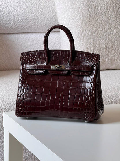 Hermes birkin croc 25cm💕master quality😍


with box❤️
🎁🎁🎁

780 dhs🪙🌨️

Zain52
♥️♥️♥️