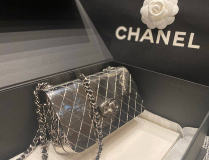 CHANEL 

COPY ONE NEW CAME 

WITH BOX 
🎁🎁🎁

155 dhs💓

Zain39
♥️♥️♥️
