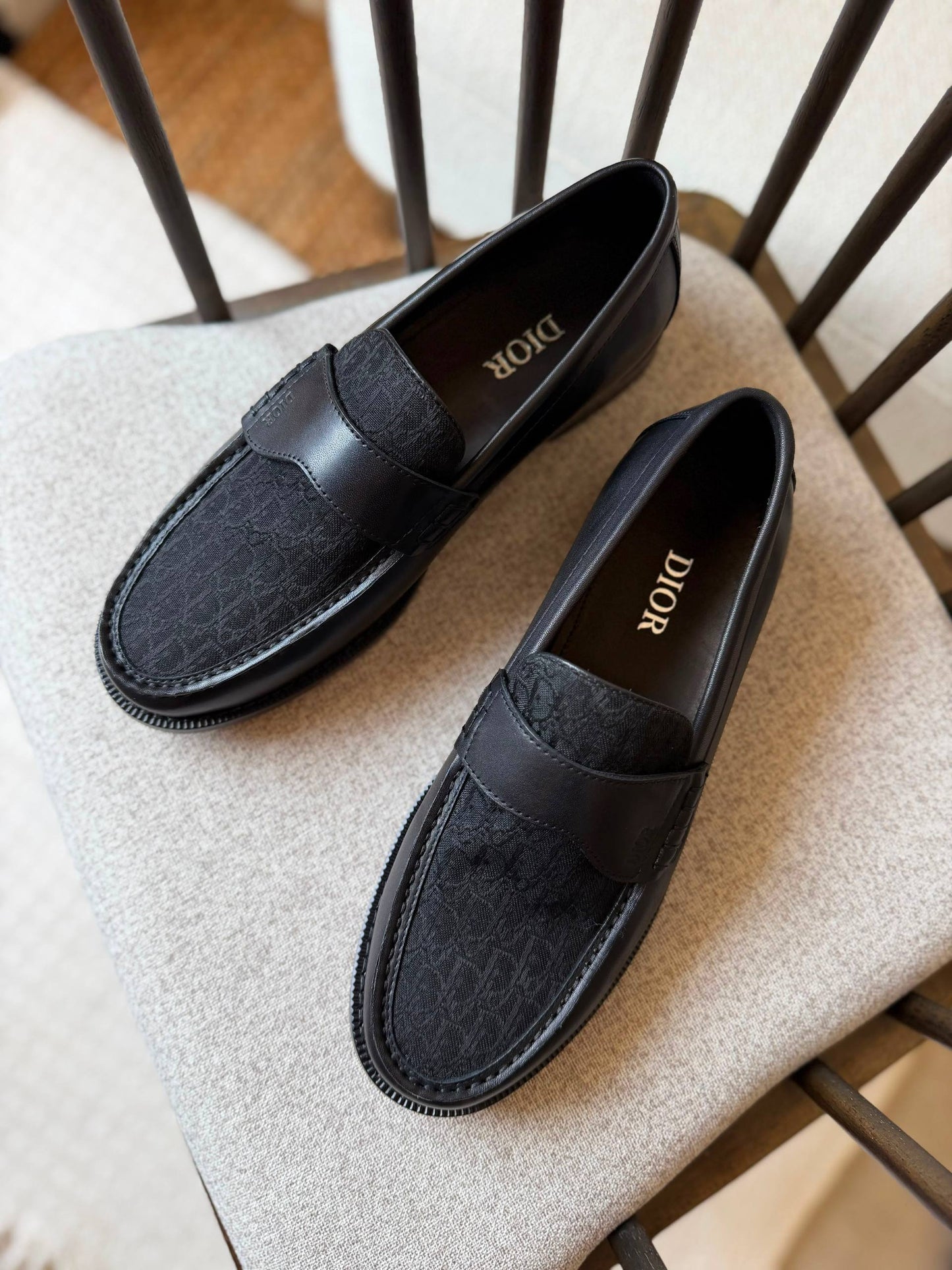 Christian Dior
*AAA QUALITY*
*size: 40 to 46*
550 dhs✅

Zain185
♥️♥️♥️