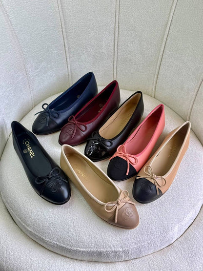 chanel

 Super AAA + Quality 💯 

With original packing🎁🎁
 SIZE:36and42

Available now 
430 dhs🇦🇪🇦🇪

Zain309
♥️♥️♥️