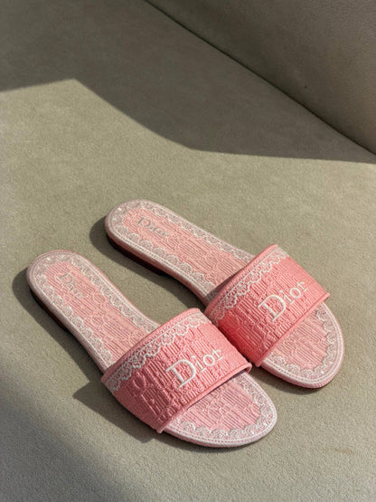 DIOR
QUALITY: SUPER MASTER 💥😍
SIZE:36 TO 42🥰
450 dhs✅

Zain319
♥️♥️♥️