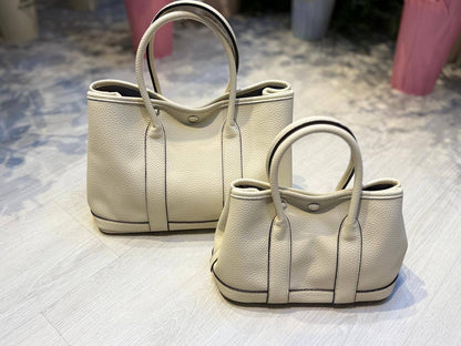 HERMES
 GARDEN BAG
25cm  95 dhs✅
30cm  105 dhs✅

Zain44
♥️♥️♥️