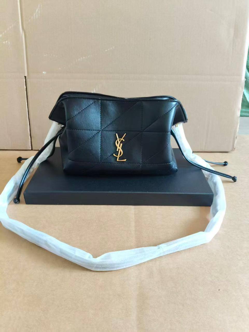 ❤️ YSL Jamie 
1️⃣ First Quality +box🎁
Size : 28 * 16 * 12.5 cm
90 dhs🇦🇪🇦🇪
with box🎁

Zain115
♥️♥️♥️