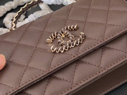 Chanel
100 dhs🇦🇪🇦🇪 
with box high quality20cm

Zain26
♥️♥️♥️