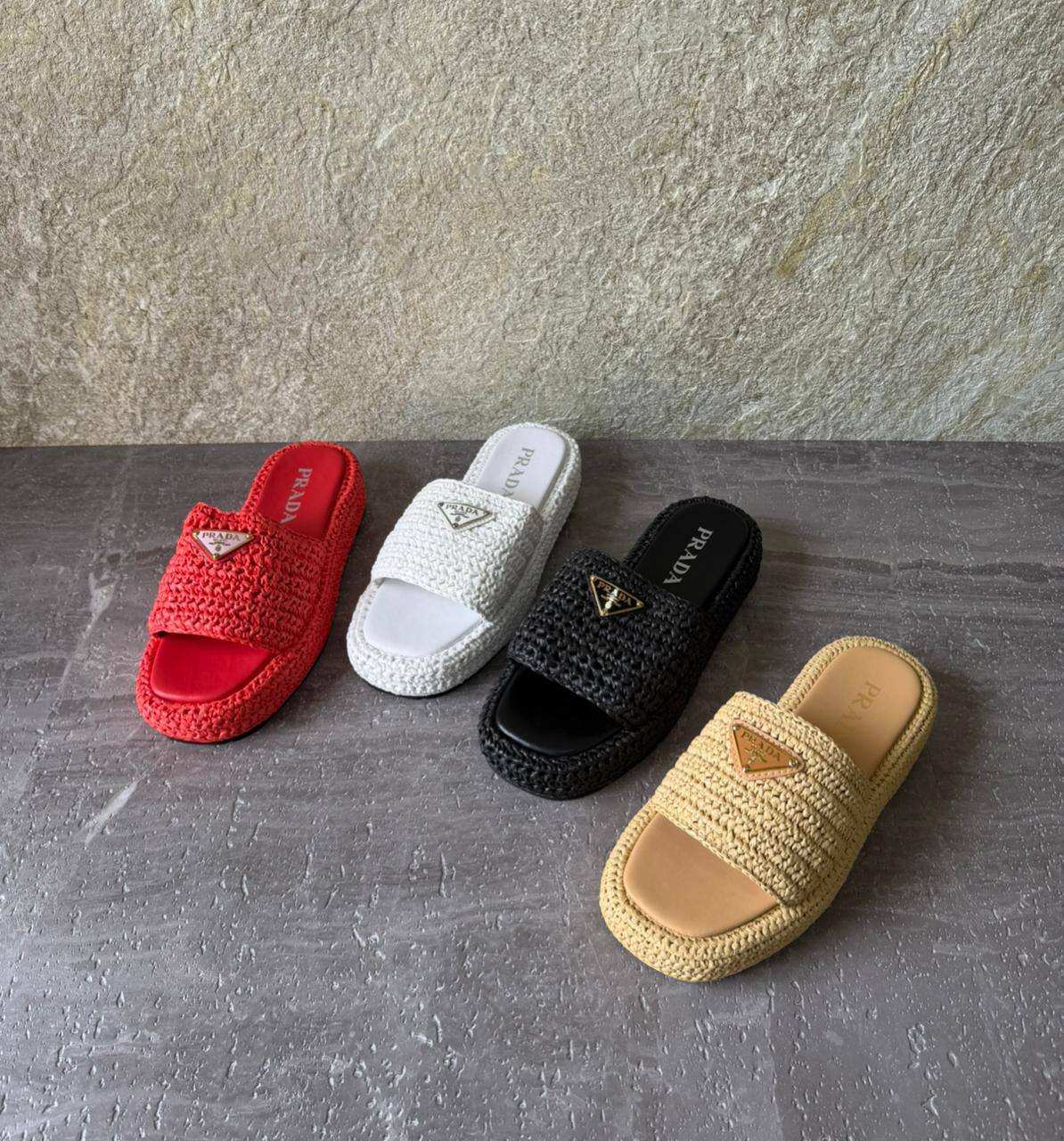 PRADA 
SuperMaster Quality 💯
450 dhs✅
Size: 36-41💥

Zain171
♥️♥️♥️