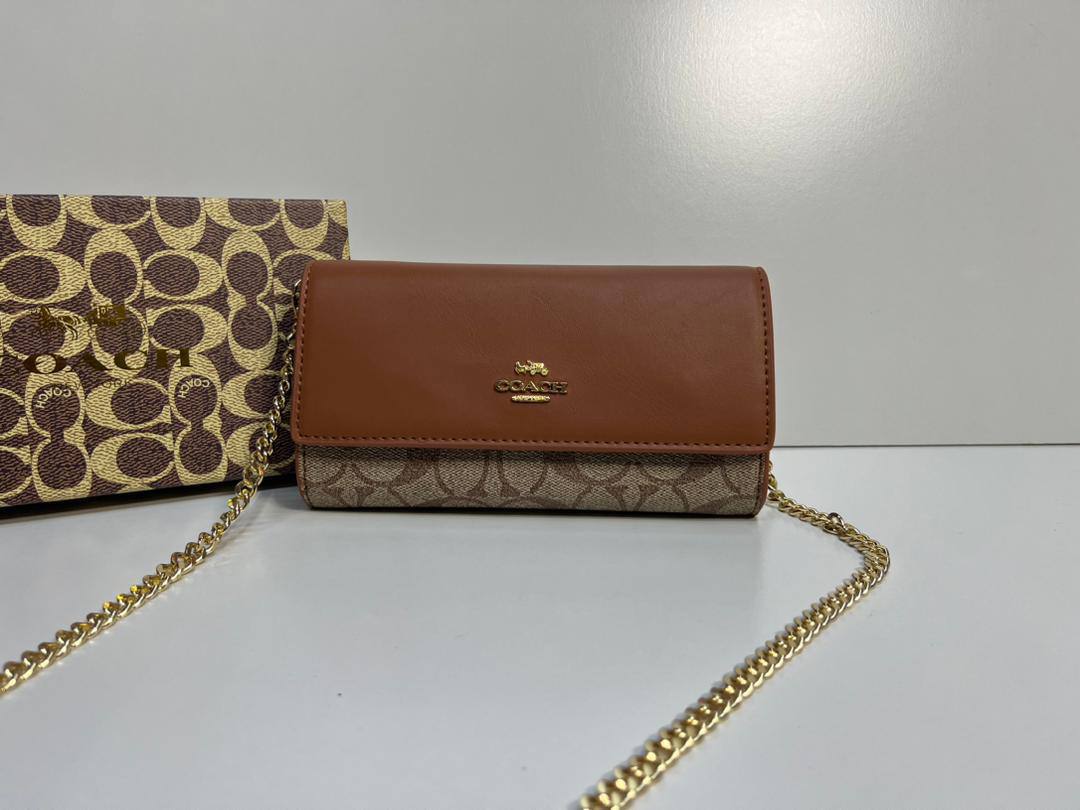 Coach - CH - DKNY
85 dhs❣️
with box
🎁🎁🎁

size 19×5×11cm

Zain41
♥️♥️♥️