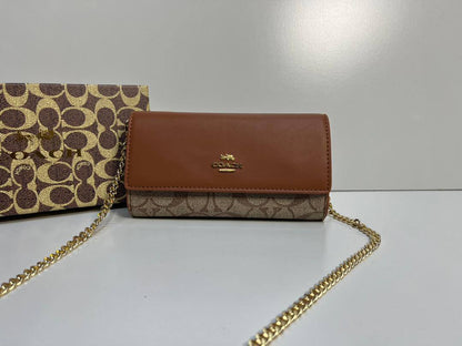 Coach - CH - DKNY
85 dhs❣️
with box
🎁🎁🎁

size 19×5×11cm

Zain41
♥️♥️♥️
