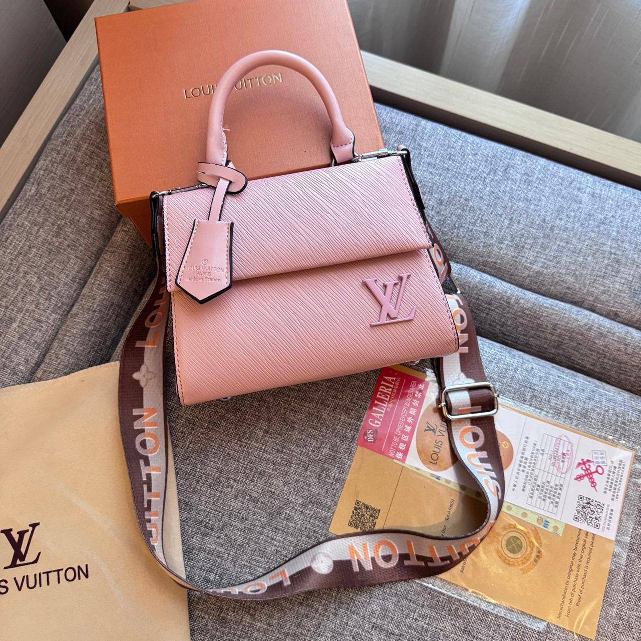 LV
75 dhs❣️

With box
🎁🎁🎁

Zain219
♥️♥️♥️