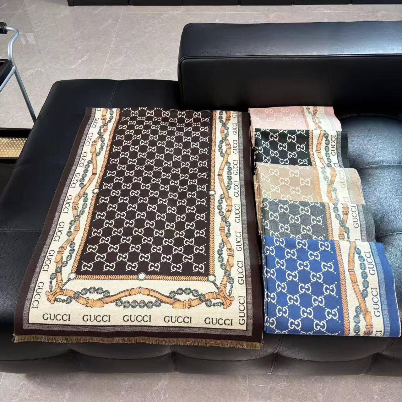 Scarf
 ❤️❤️high quality
Witbbox  👑🧣
60 dhs🪙🖤

Zain04
♥️♥️♥️