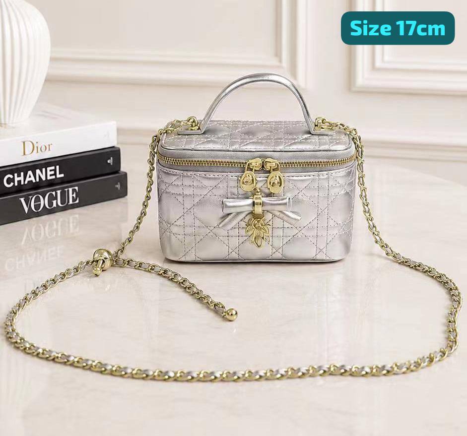 Dior

Good quality 
with box 

100 dhs🇦🇪🇦🇪🇦🇪

Zain186
♥️♥️♥️