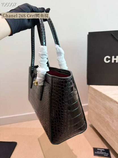 Chanel
Copy one 
with box 
280 dhs🇦🇪🇦🇪

Zain137
♥️♥️♥️