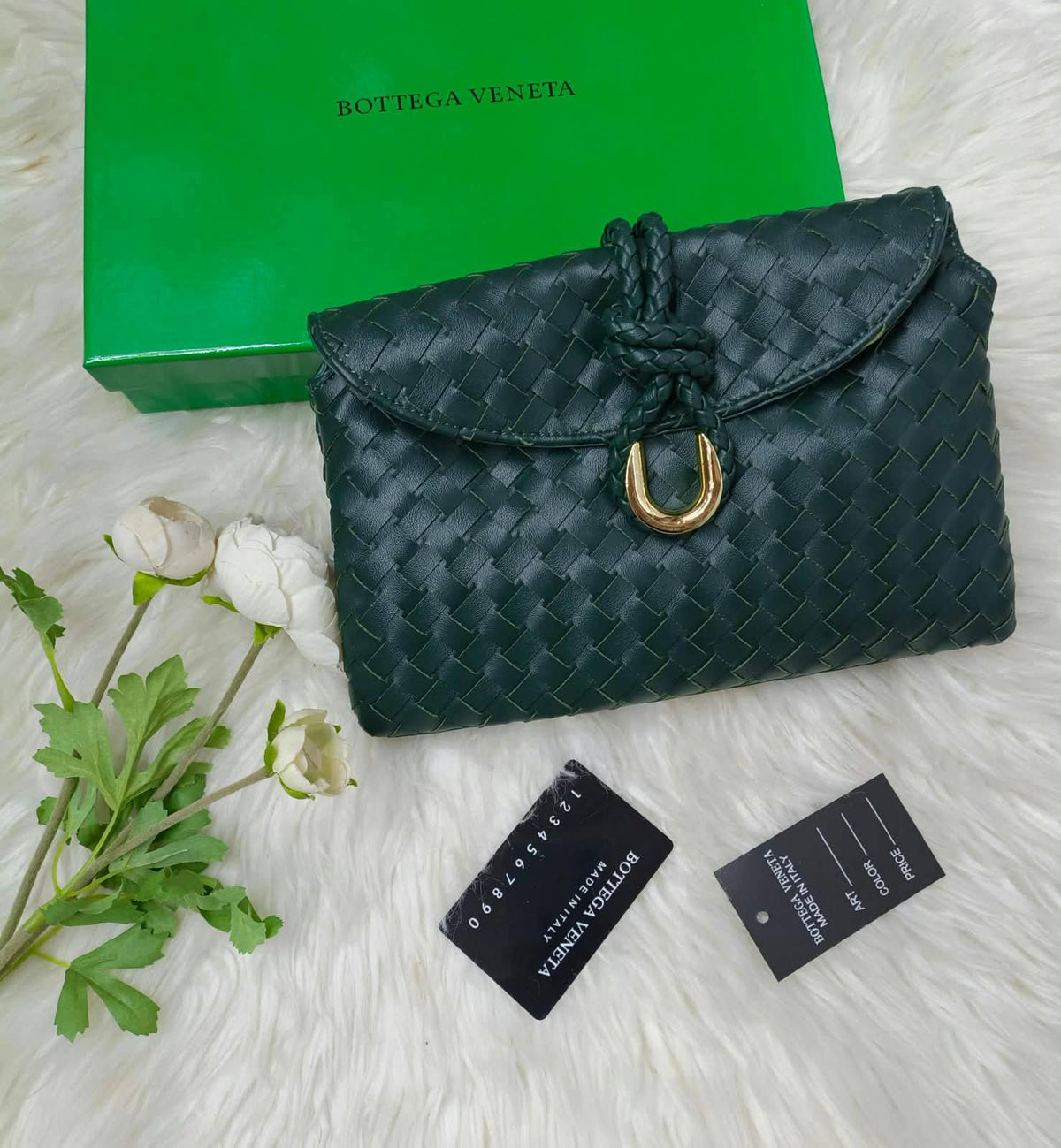 AVAILABLE 

Bottega

 WITH BOX 🎁 

100 dhs🇦🇪🇦🇪

Zain169
♥️♥️♥️