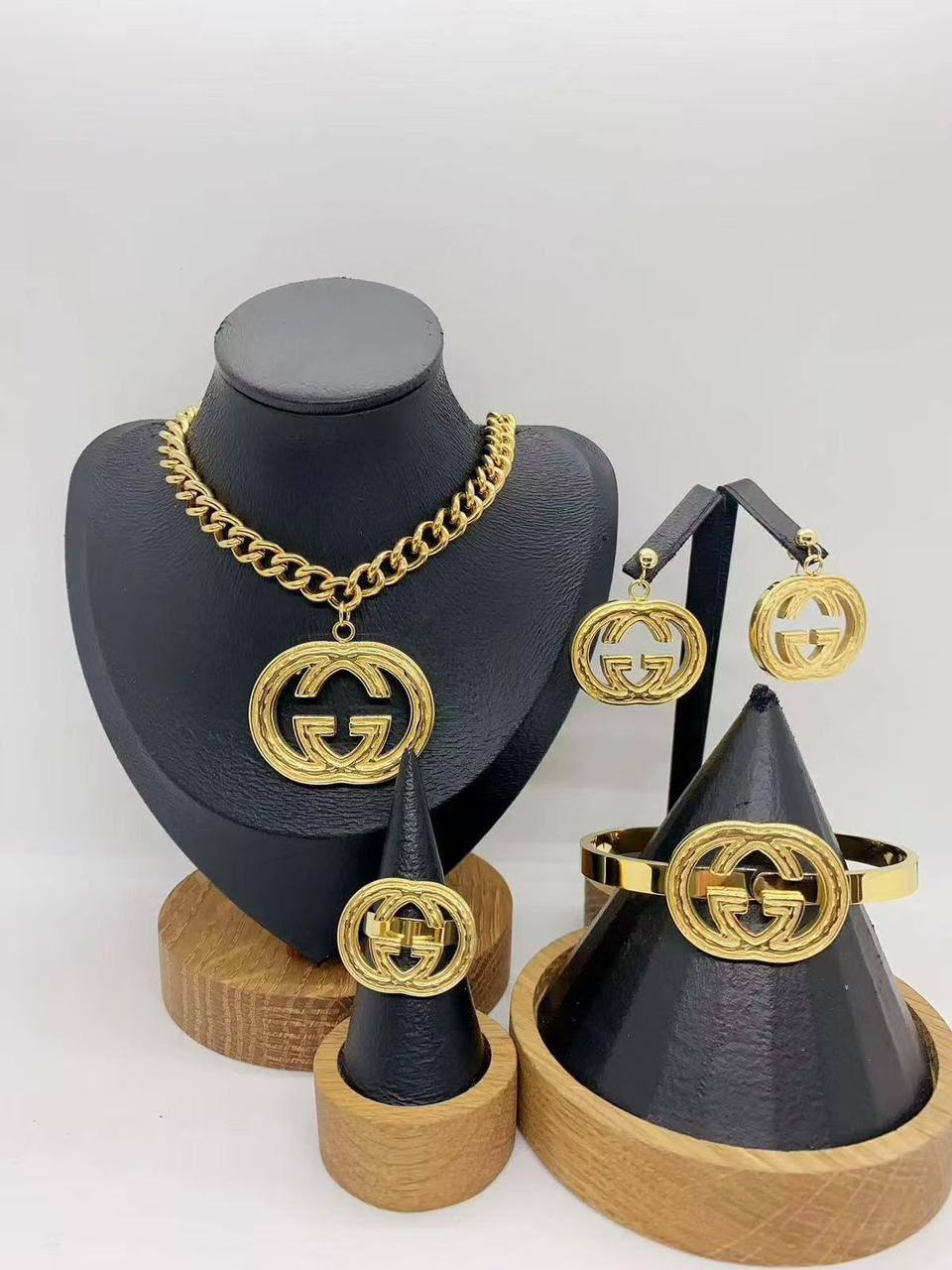 Accessories Set
50 dhs🇦🇪🇦🇪

Zain45
♥️♥️♥️