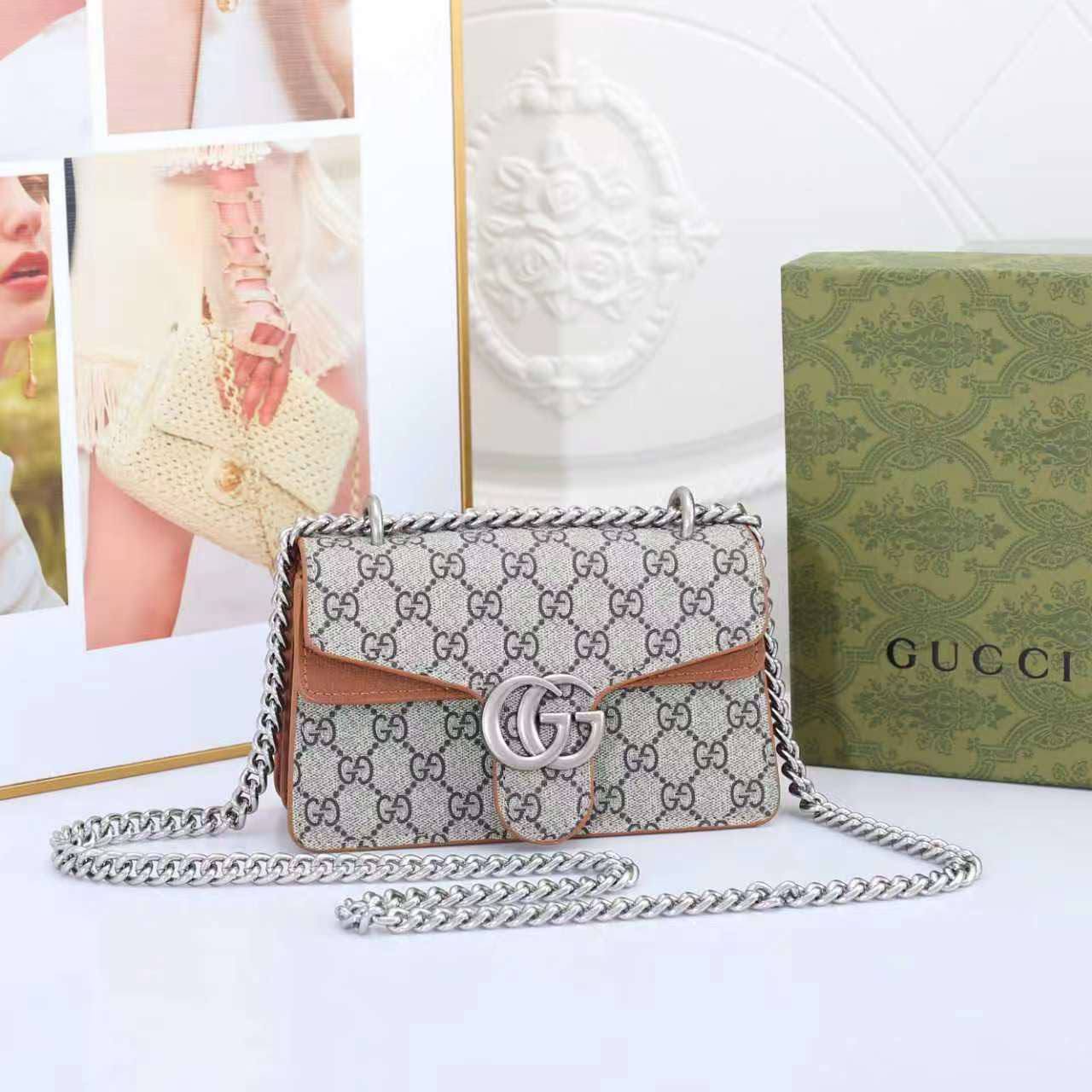 Gucci 
Best quality with box’s 
120 dhs🇦🇪🇦🇪
size 20 Cm

Zain290
♥️♥️♥️